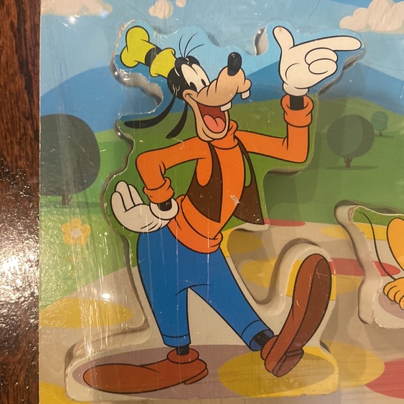 Melissa & Doug Mickey Mouse Clubhouse Wooden Figure Puzzle. - Picture 4 of 10